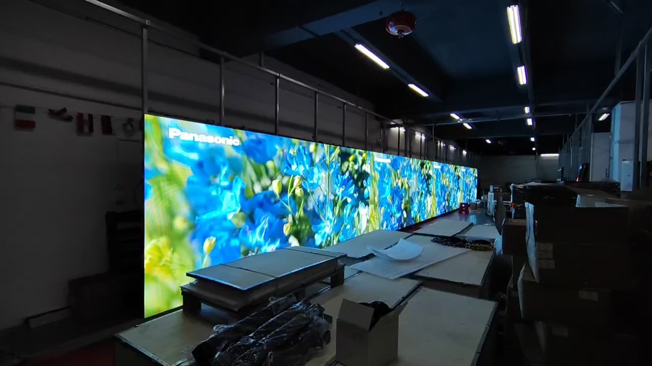 Kundenspezifischer Preis für digitale Beschilderung, 3D-Werbung, flexibler Innenbildschirm, Außen-Videowandpaneel, LED-Mietdisplay 1