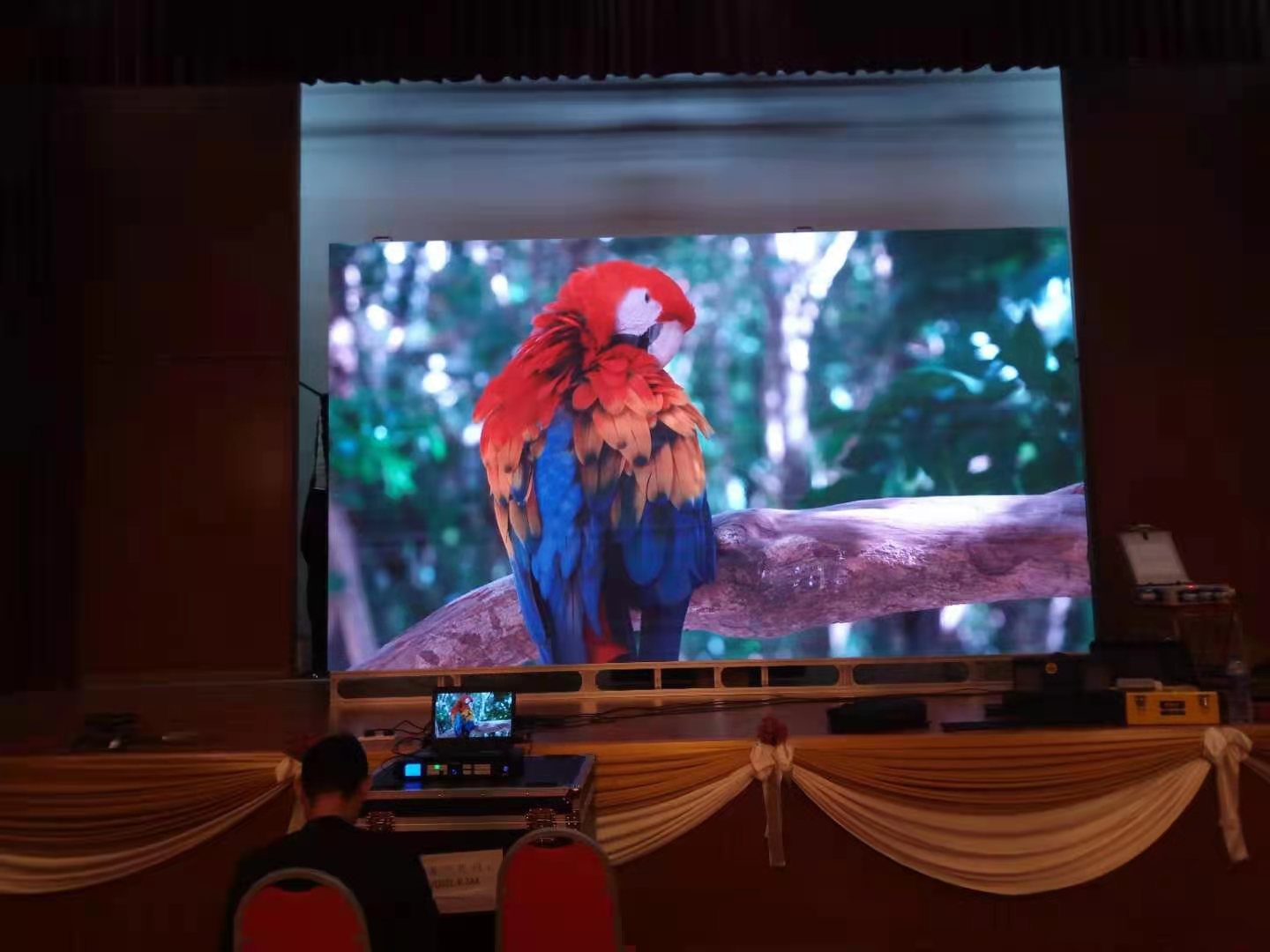 Outdoor P3.91 โฆษณาบนมือถือจอ LED ติดตั้งจอแสดงผล LED ผนังวิดีโอป้ายโฆษณาภายใน Pantalla Led Escenario 10