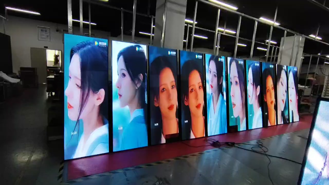 จอแสดงผล LED โปสเตอร์ยืน P2.5 P3 P4 จอแสดงผล LED ขนาดที่กำหนดเองสำหรับธุรกิจส่งเสริมการขายโฆษณา 1