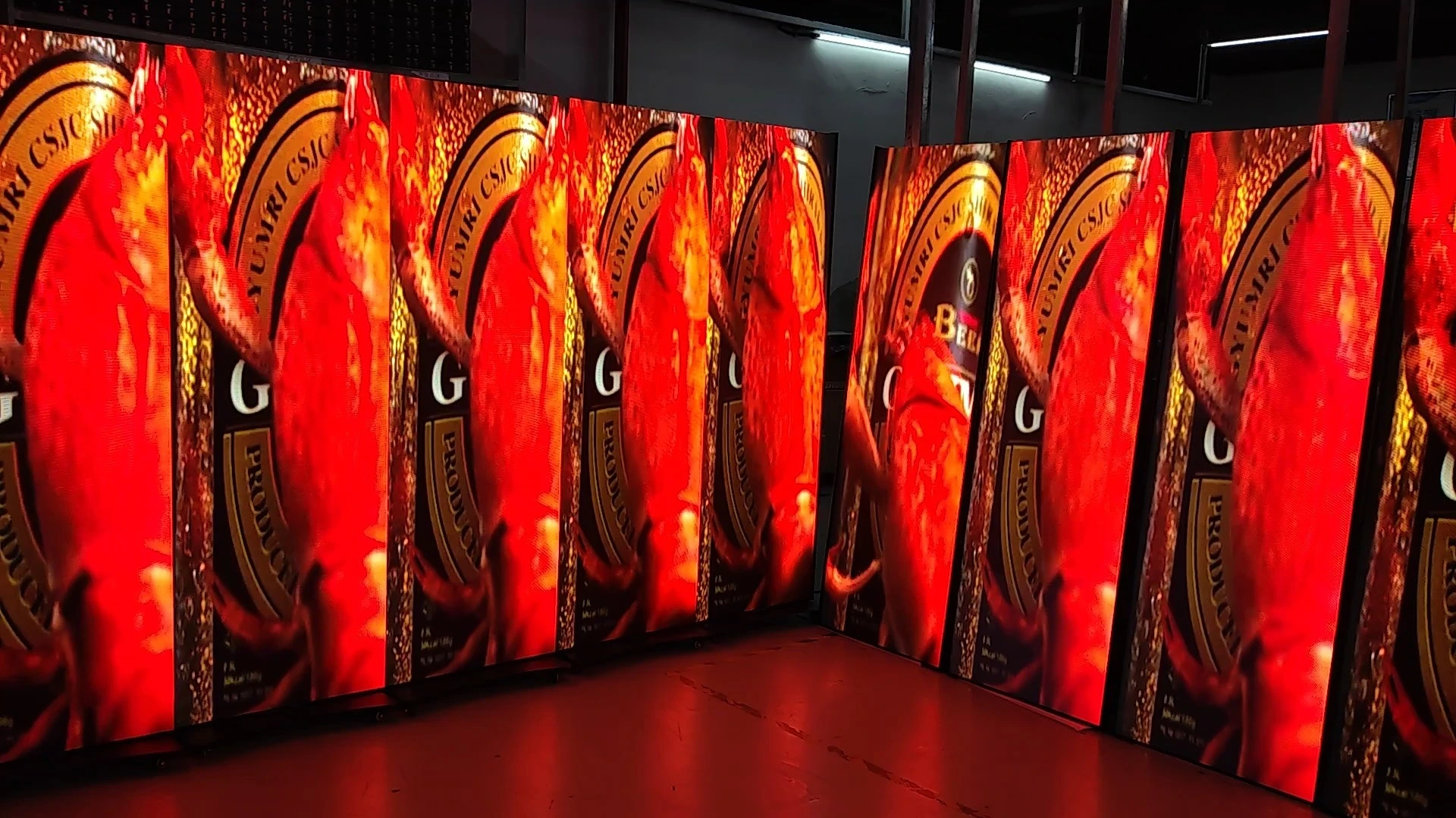 LED -Poster vertikales Display Einkaufszentrum Werbebildschirm P1.53 P1.86 P.2 1