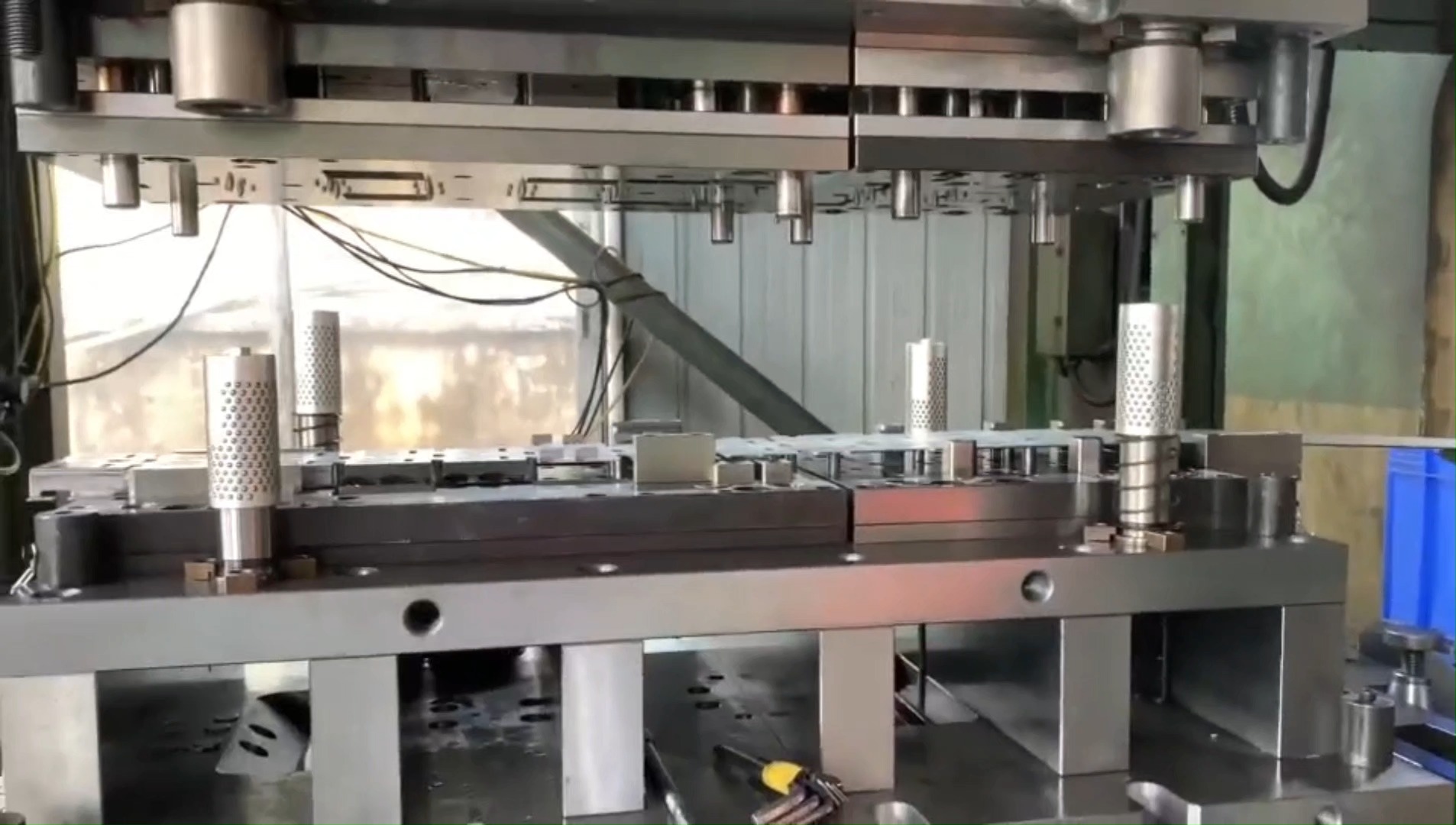 JSJM Custom Progressive Stamping Mould | Precision Tooling for Automotive & Electronic Metal Components