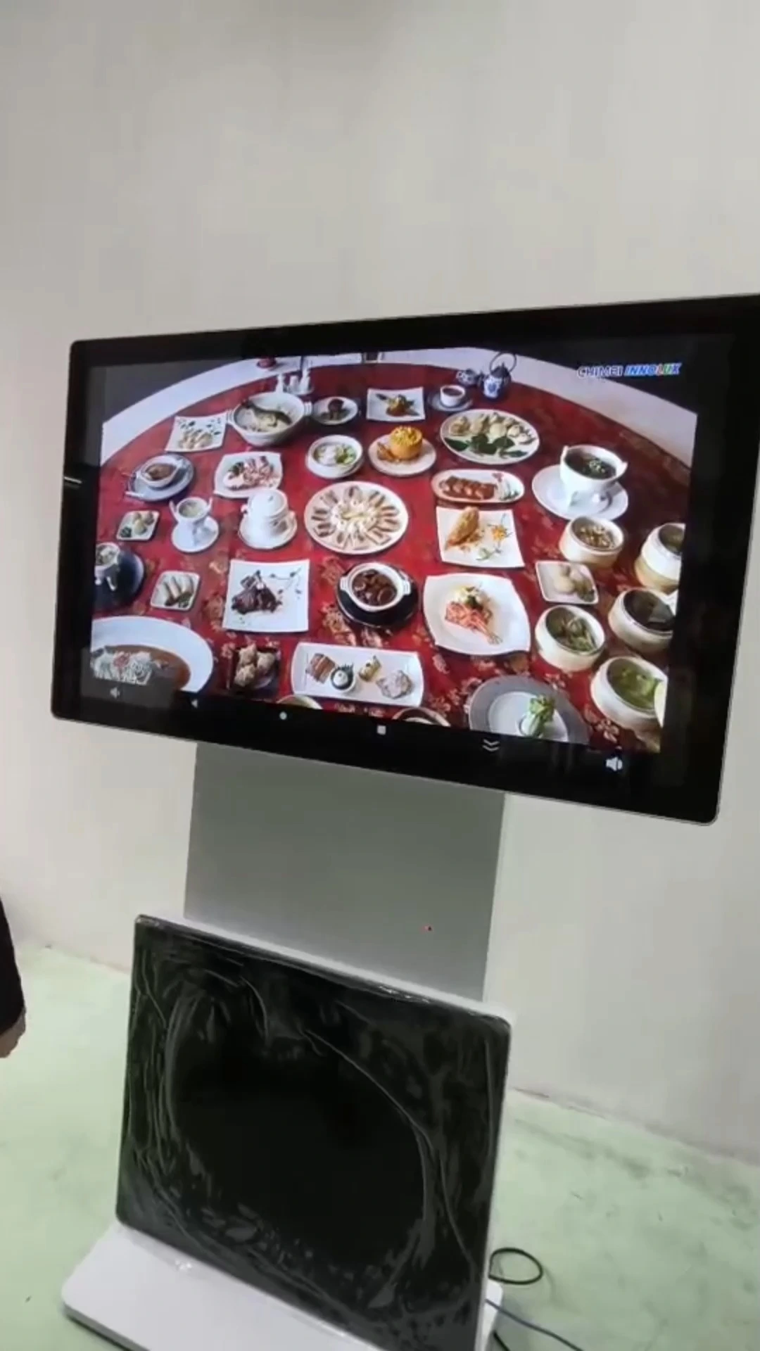 Luxuriöser All-in-One-Werbe-Kiosk-Maschinen-Bodenständer mit Touchscreen, drehbar 1