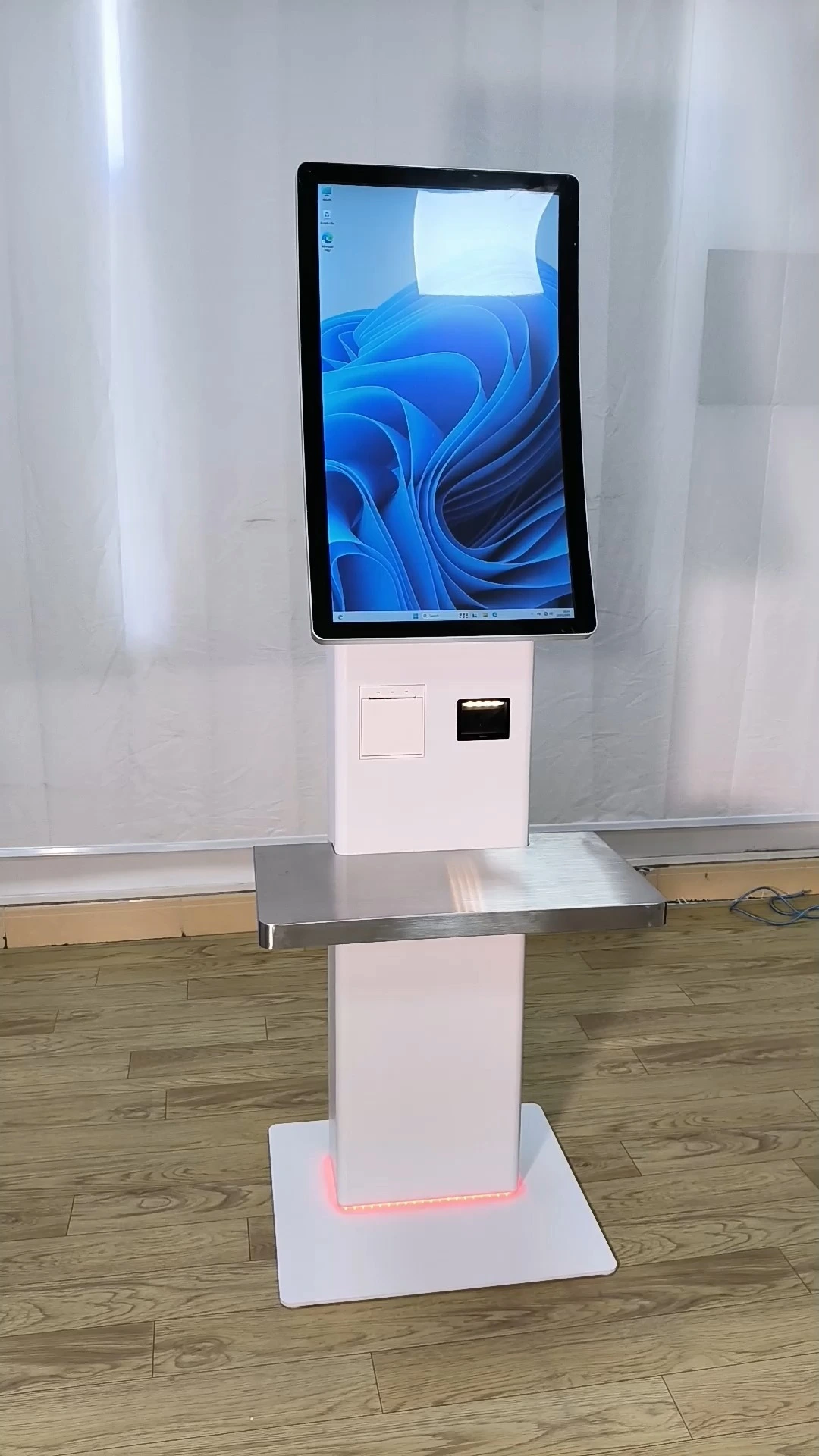 Máquina de la máquina del terminal del Terminal de la pantalla táctil curva de 32 pulgadas Kiosco de la máquina de auto-checkout para supermercado 1