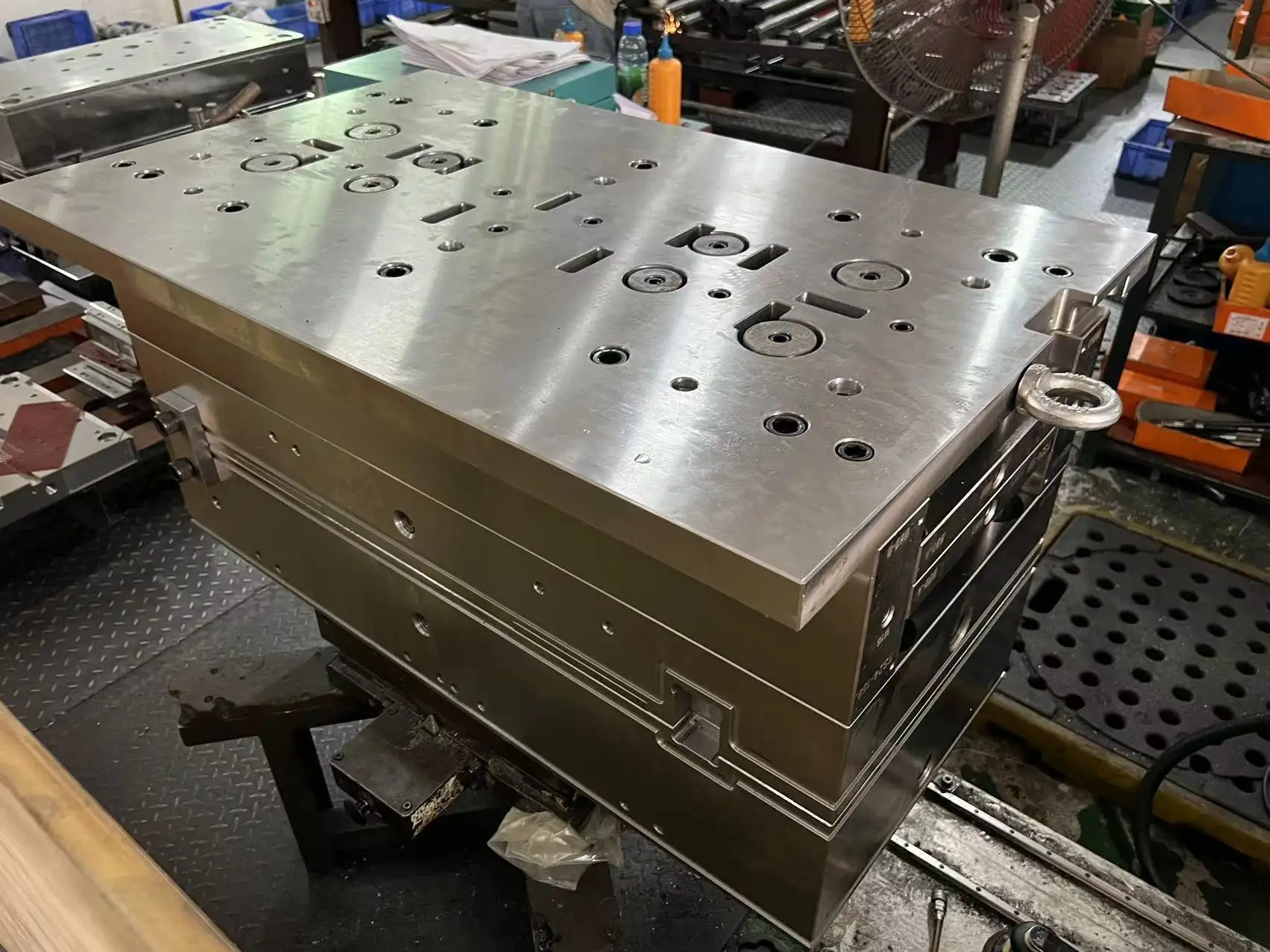 Exploring The Advantages Of A Special Mold Base For Manufacturing 1