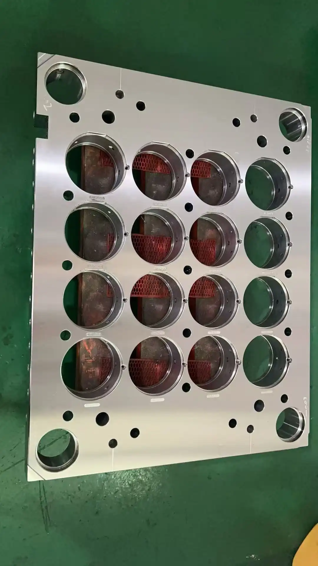 High productivity multi cavity mold base | ± 0.01mm cavity distance accuracy | Shorten production cycle by 30% 1