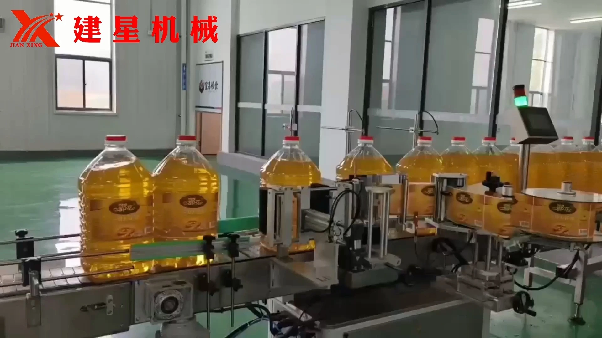 Universal Linear Self Adhesive Labeling Machine for Oil Bottle 1