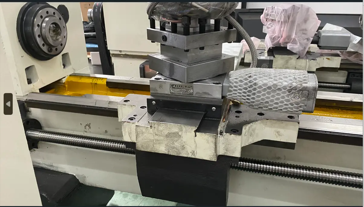 Heavy Duty Metal Lathe by SOUTH Lathe-1 3