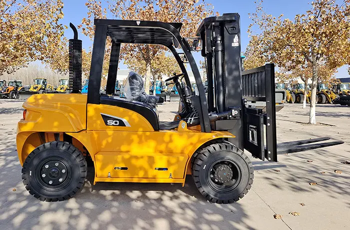 Hot Sale Diesel Forklift 5ton Diesel Forklift With Forklift Attachment Roll Clamp/block Clamp 4