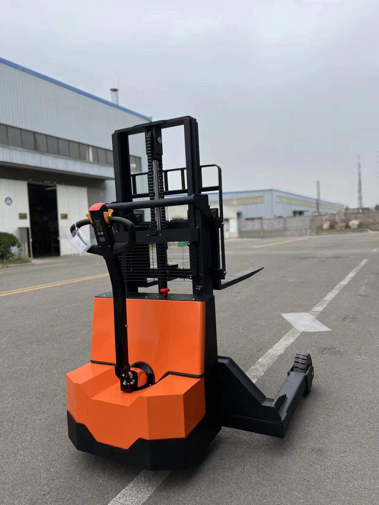 Электрический штабелер VLIFT 1,5 т, 1,6 м для эффективной погрузочно-разгрузочной работы 5