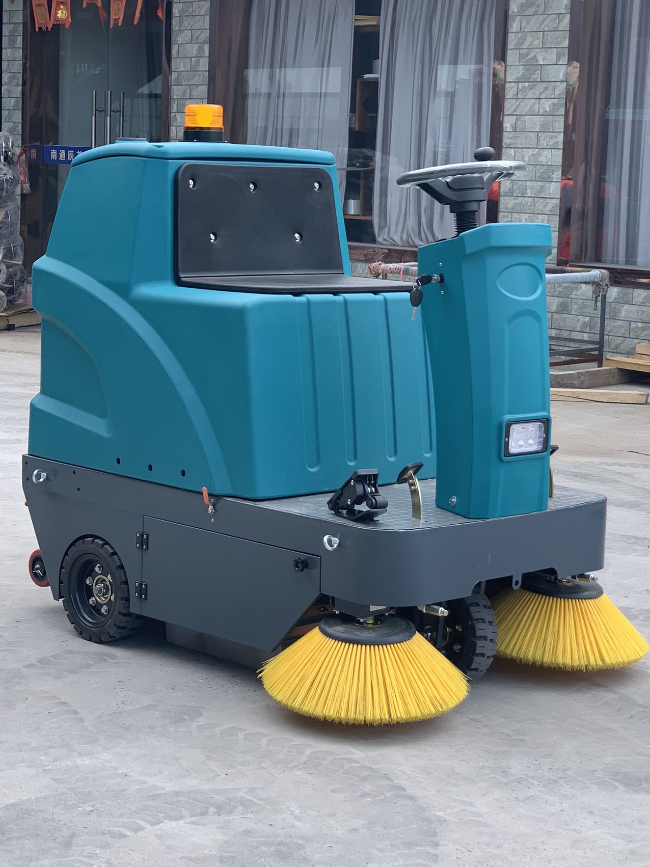VLIFT Ride-on sweeping machine C2 Ride-on electric Sweeping machine 2