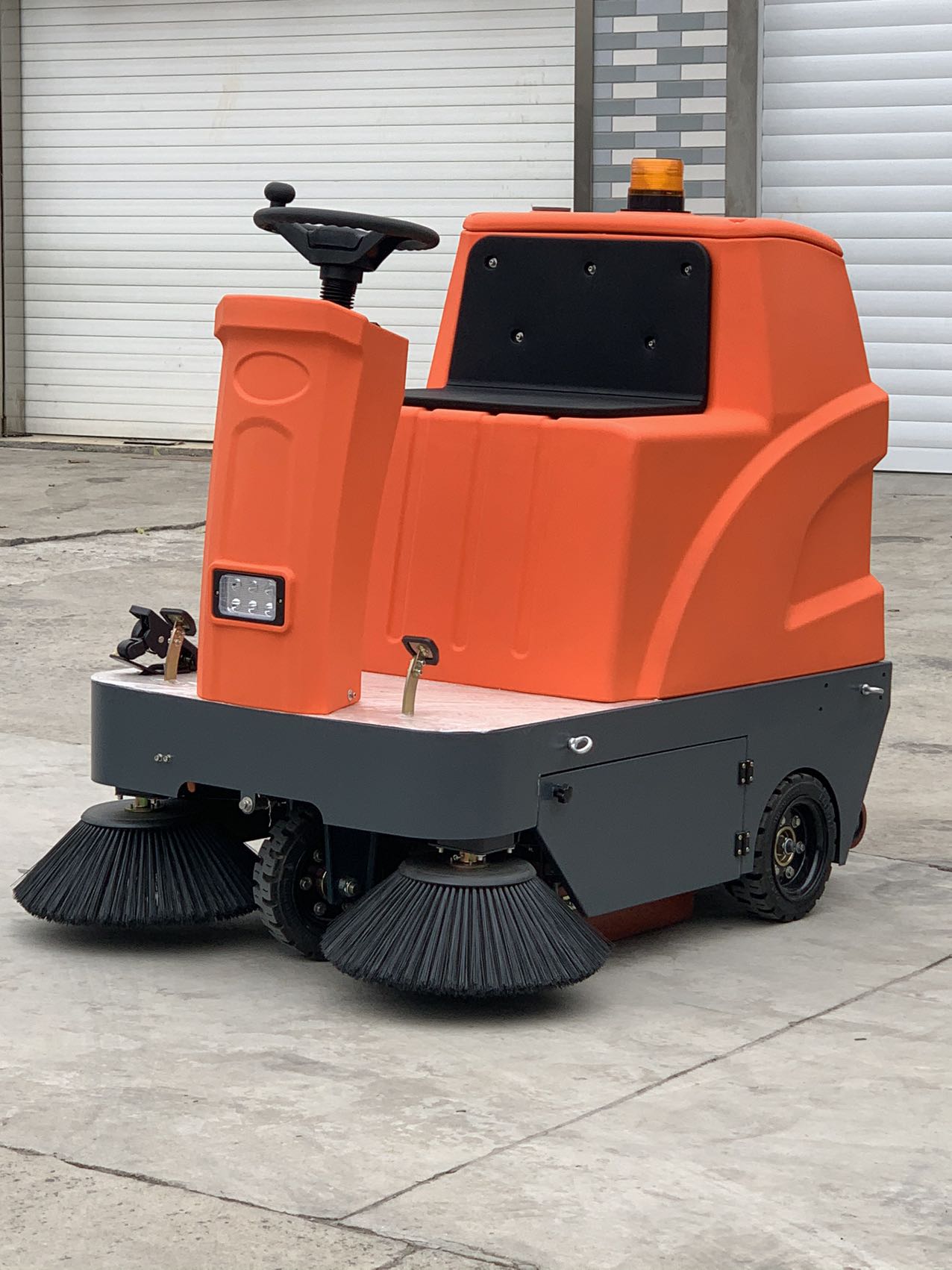 VLIFT Ride-on sweeping machine C2 Ride-on electric Sweeping machine 4