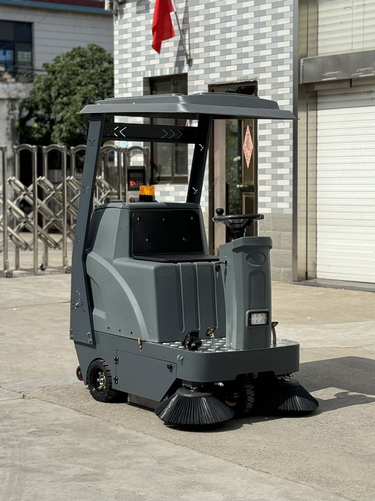 VLIFT Ride-on sweeping machine C2 Ride-on electric Sweeping machine 6