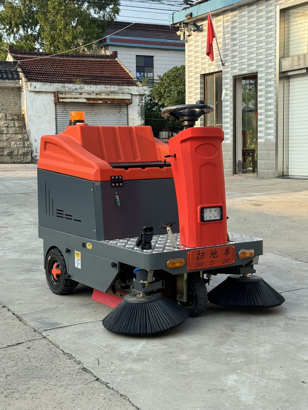 VLIFT Electric Sweeper L2 - Efficient Cleaning Solution 2