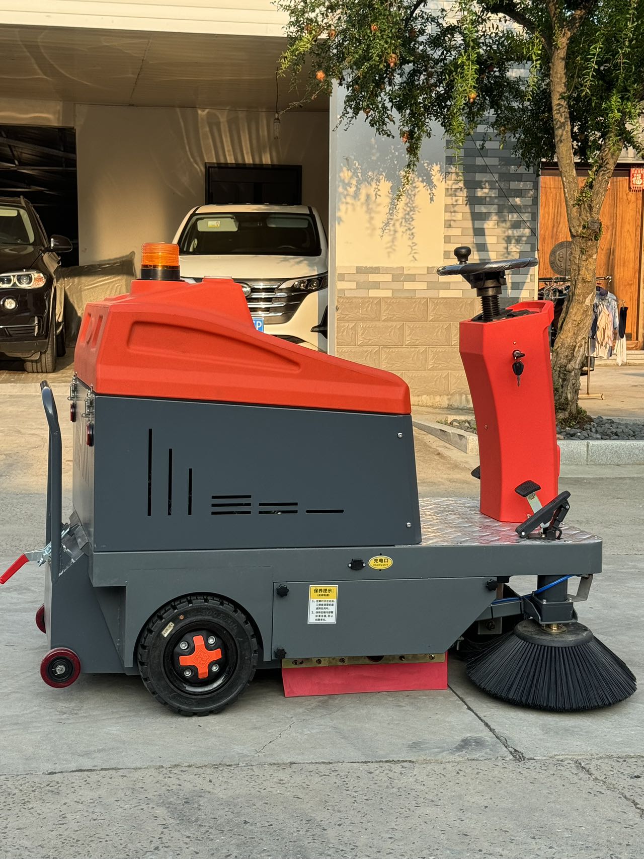 VLIFT Electric Sweeper L2 - Efficient Cleaning Solution 5