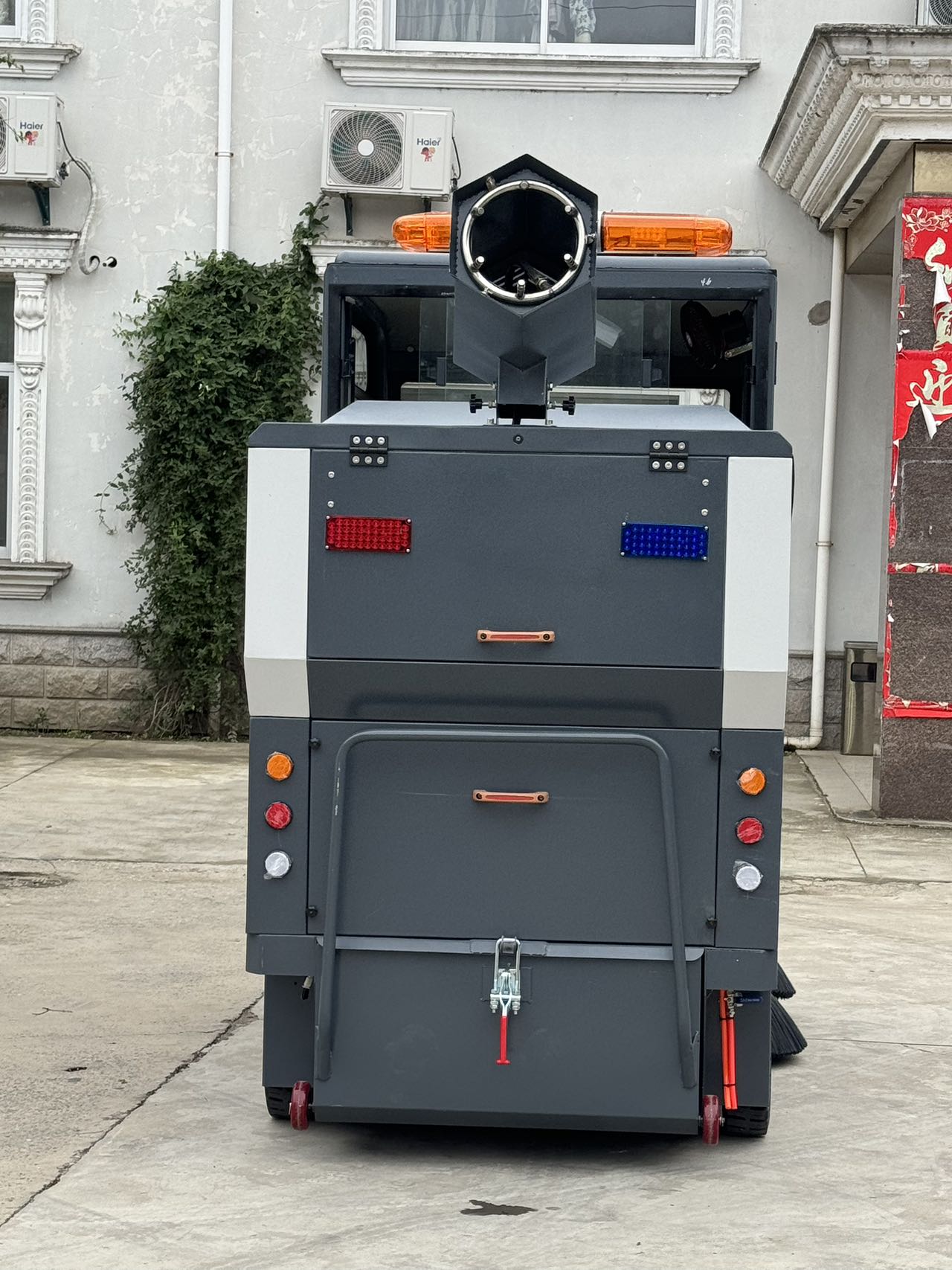 VLIFT Ride-on Multifunctional intelligent electric sweeper L10 6