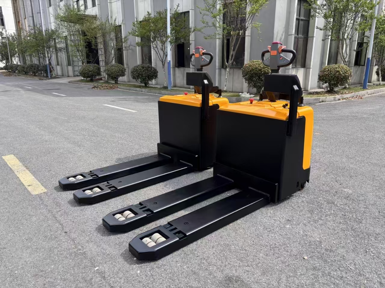 Industrial Electronic Scale Pallet Truck - Weight Measurement and Material Handling Solution 8
