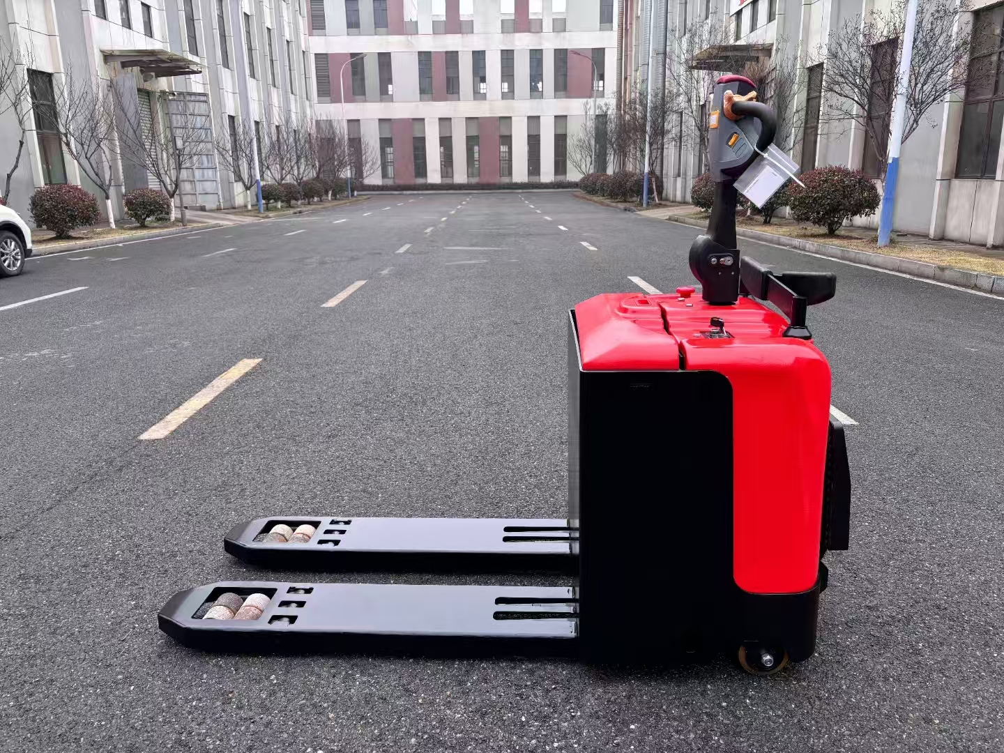 6 Ton Electric Pallet Truck - Heavy Duty Electric Warehouse Forklift 7