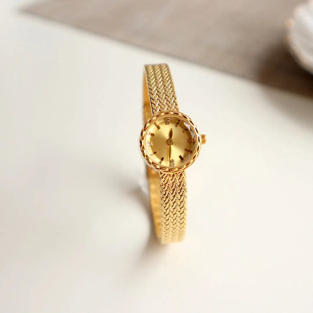 Minimalistische Retro-Nischen-Licht-Luxus-Kleine-Gold-Uhr für Damen, Internet-Promi, heißverkaufte kleine und exquisite Uhr mit kleinem Zifferblatt 6