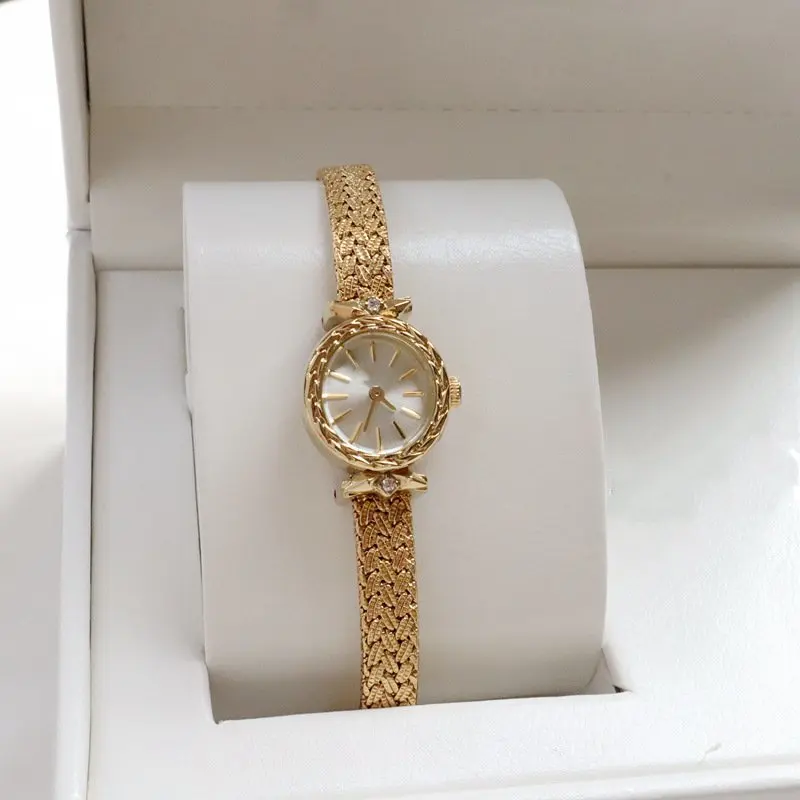 Minimalistische Retro-Nischen-Licht-Luxus-Kleine-Gold-Uhr für Damen, Internet-Promi, heißverkaufte kleine und exquisite Uhr mit kleinem Zifferblatt 5