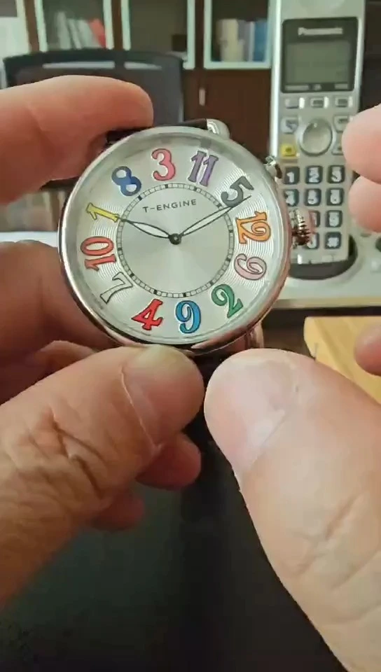 Original-Design-Großhandelsuhr mit wasserdichtem Uhrwerk. Mechanische Uhr mit professionellen Funktionen. Stilvolle mechanische Uhr 1