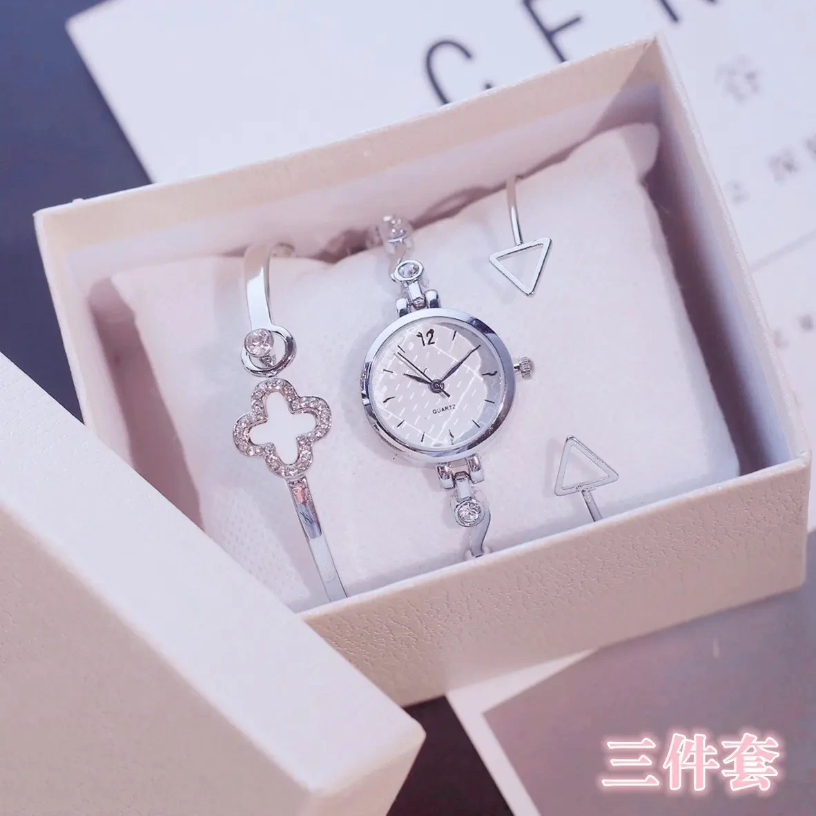 Muestra gratis, nuevo diseño, conjunto de pulsera de moda, reloj para mujer, relojes femeninos de temperamento exquisito Simple 1