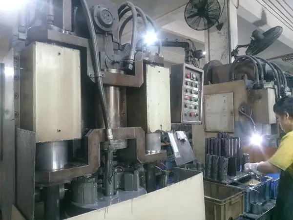 168Fengine parts，the factory sells all kinds of piston rings，engine pistor rings1 7