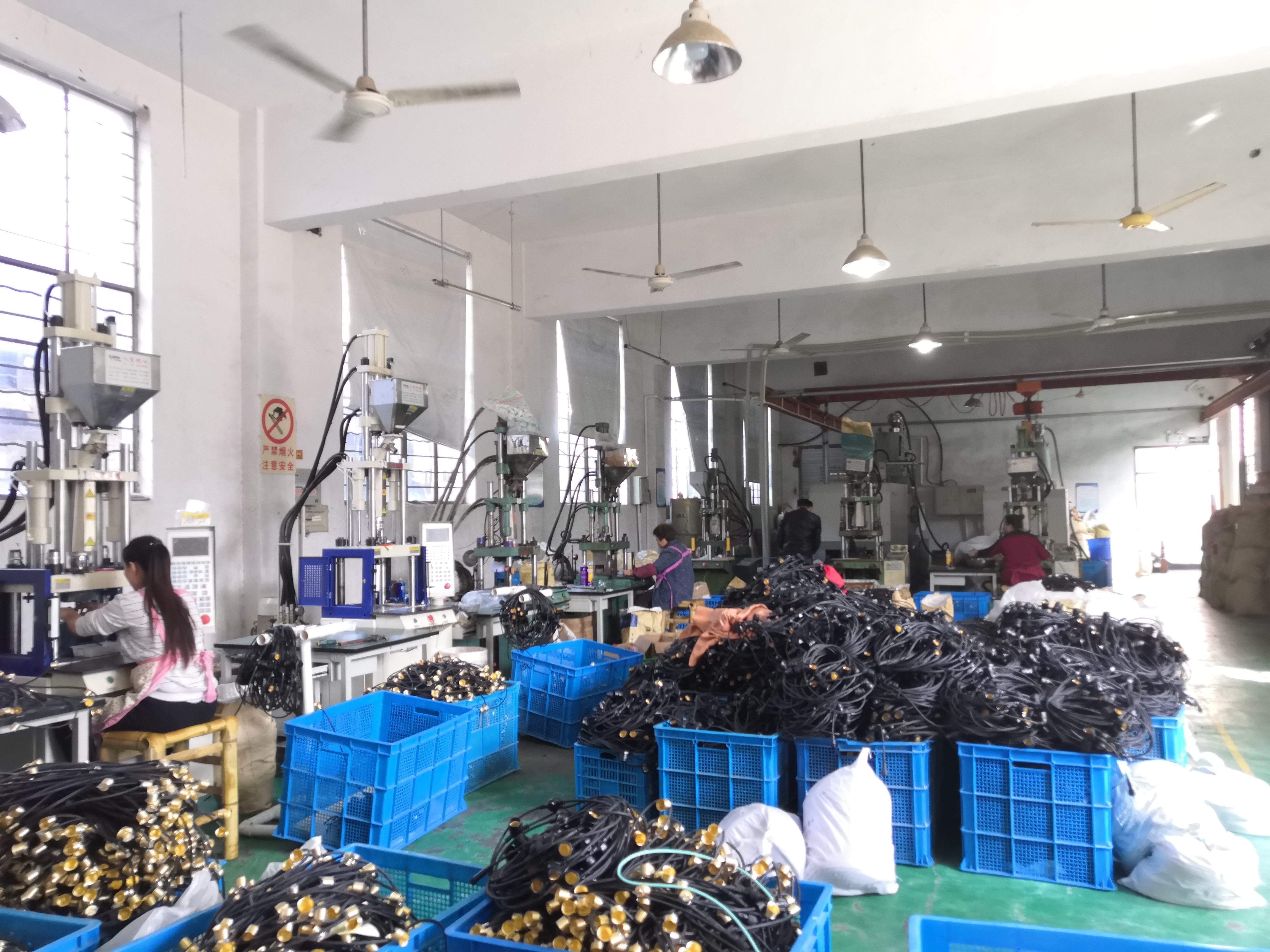 China Supplies Christmas Lights Led Outdoor snowfall lamp festival Decoration led Rain Drop Meteor Shower Light 28