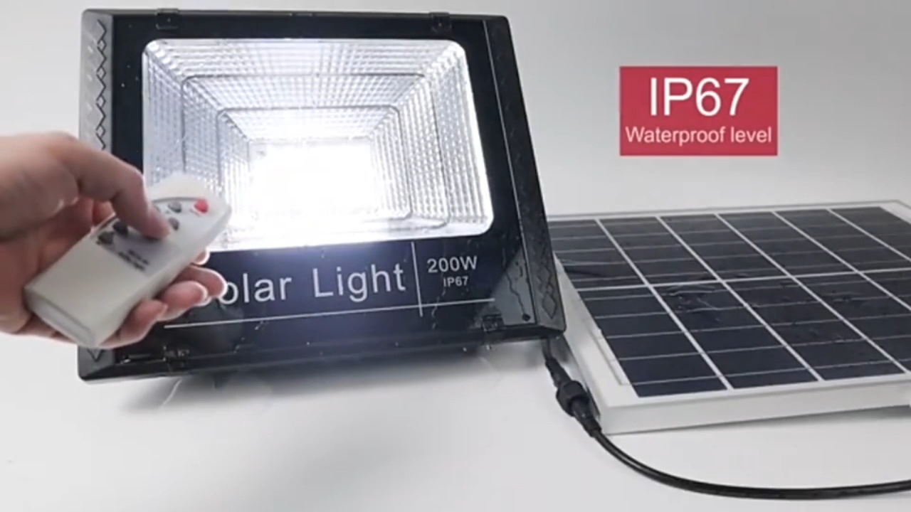 Outdoor IP67 solar flood emergency lamp 30W 60W 100W remote control led solar flood lighting DC6v med starburst emergenc 1