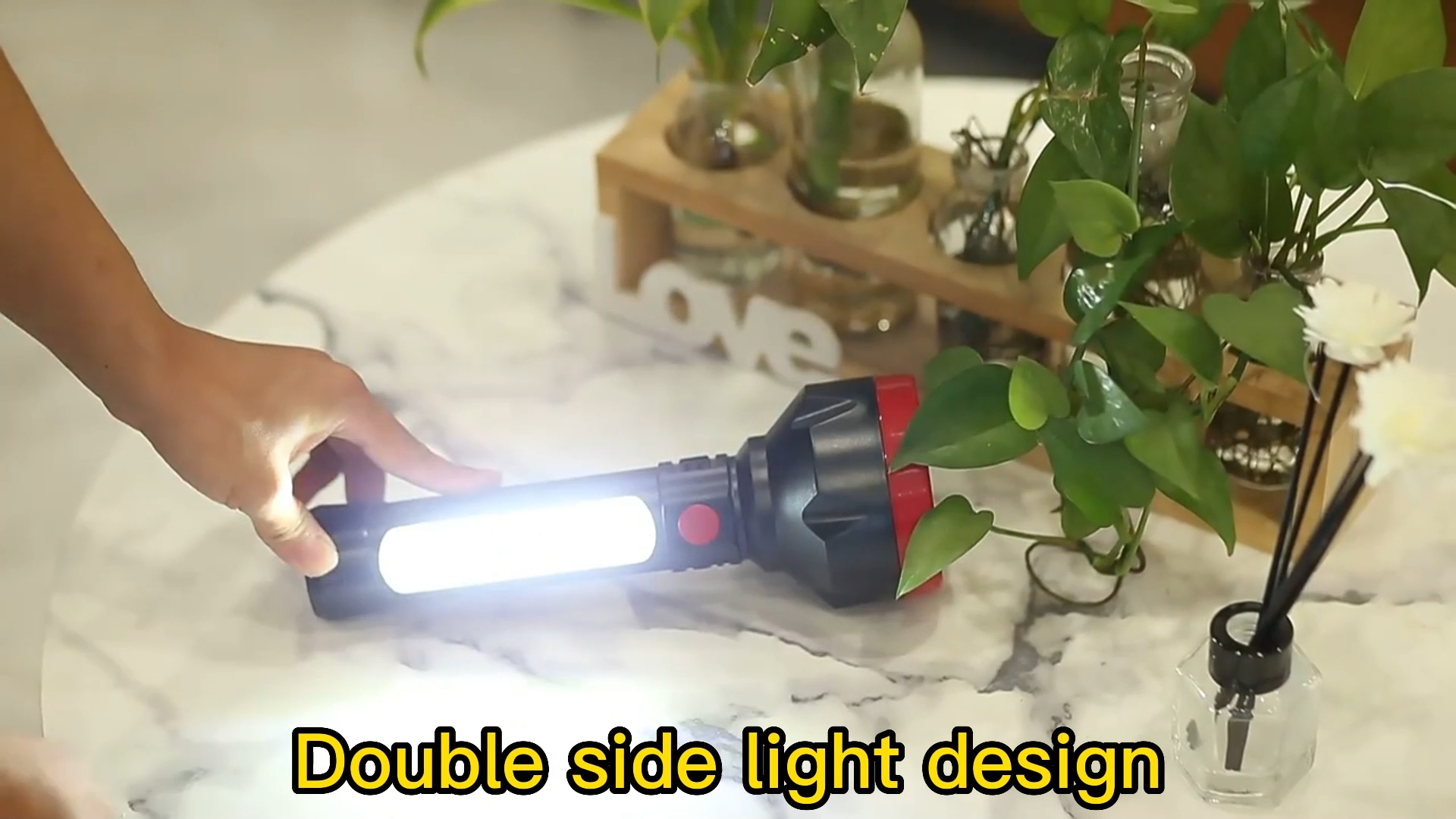  China Led portable Highlight multi-functional outdoor flashlight manufacturers - Wenda Deco 