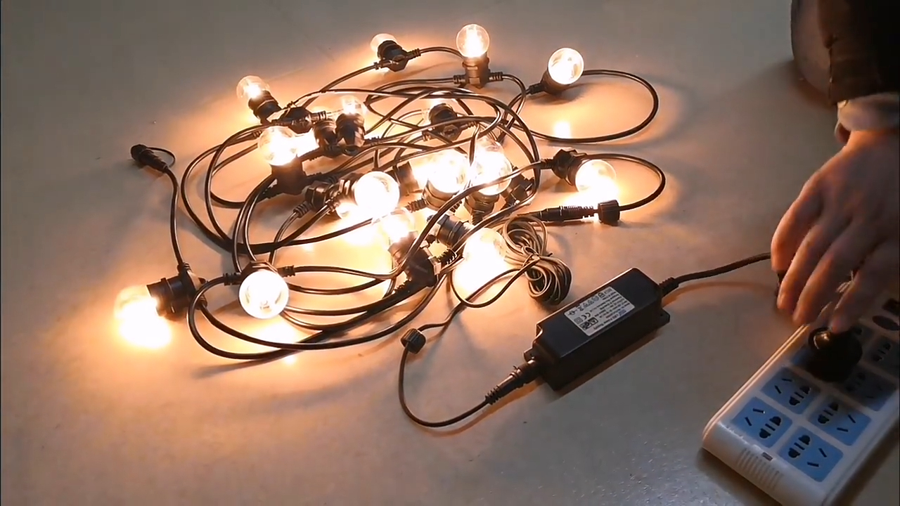 屋外クリスマス妖精の装飾ベルトチェーンパーティーグローブライトストリングカスタマイズされた 24V Ip44 E27 220 2*1.0 ミリメートルメーカー 1
