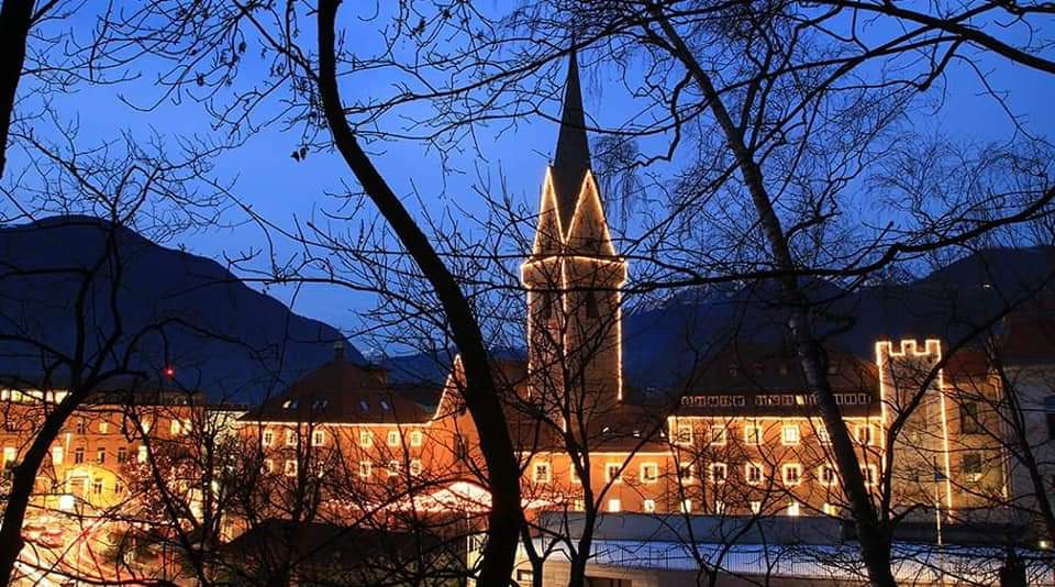 Customized Length Waterproof Outdoor rope lights ip65 For Christmas Decoration Festoon Led multicolor rope light 11