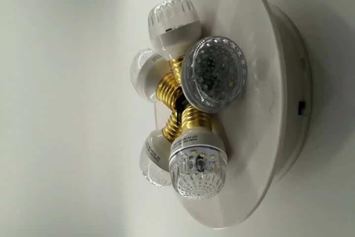 WENDA - 防水 E27 ランプ プラスチック電球 220v 屋外および家庭用 E27 E14 ハニカム LED ランプ 2 ワット e27 LED ランプ 1