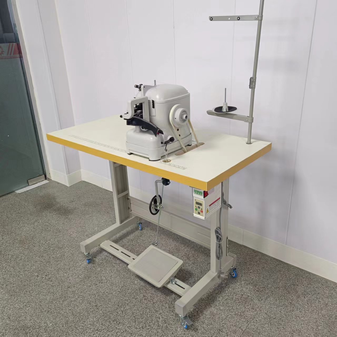 MT-600 Máquina de coser de pieles de cuero industrial duradera con hilo de alta capacidad 1
