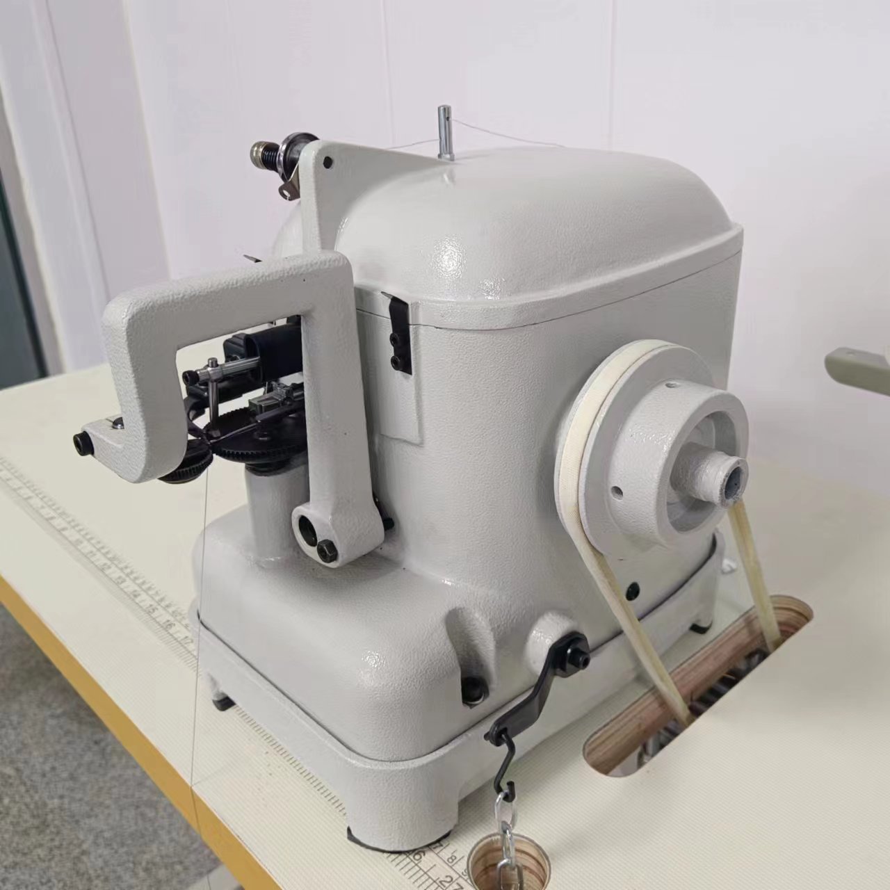 MT-600 Máquina de coser de pieles de cuero industrial duradera con hilo de alta capacidad 6