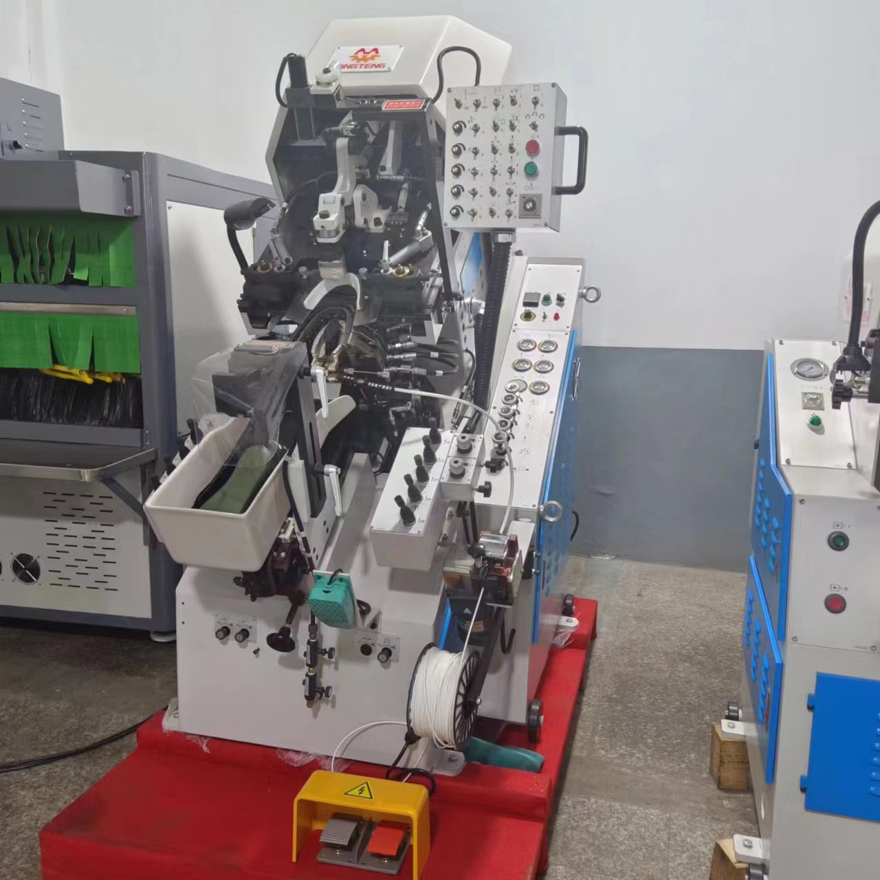 MT-N737MA 9 Pincer Hydraulic Fully Automatic Computerized Shoemaking Cementing Shoe Toe Lasting Machine 1