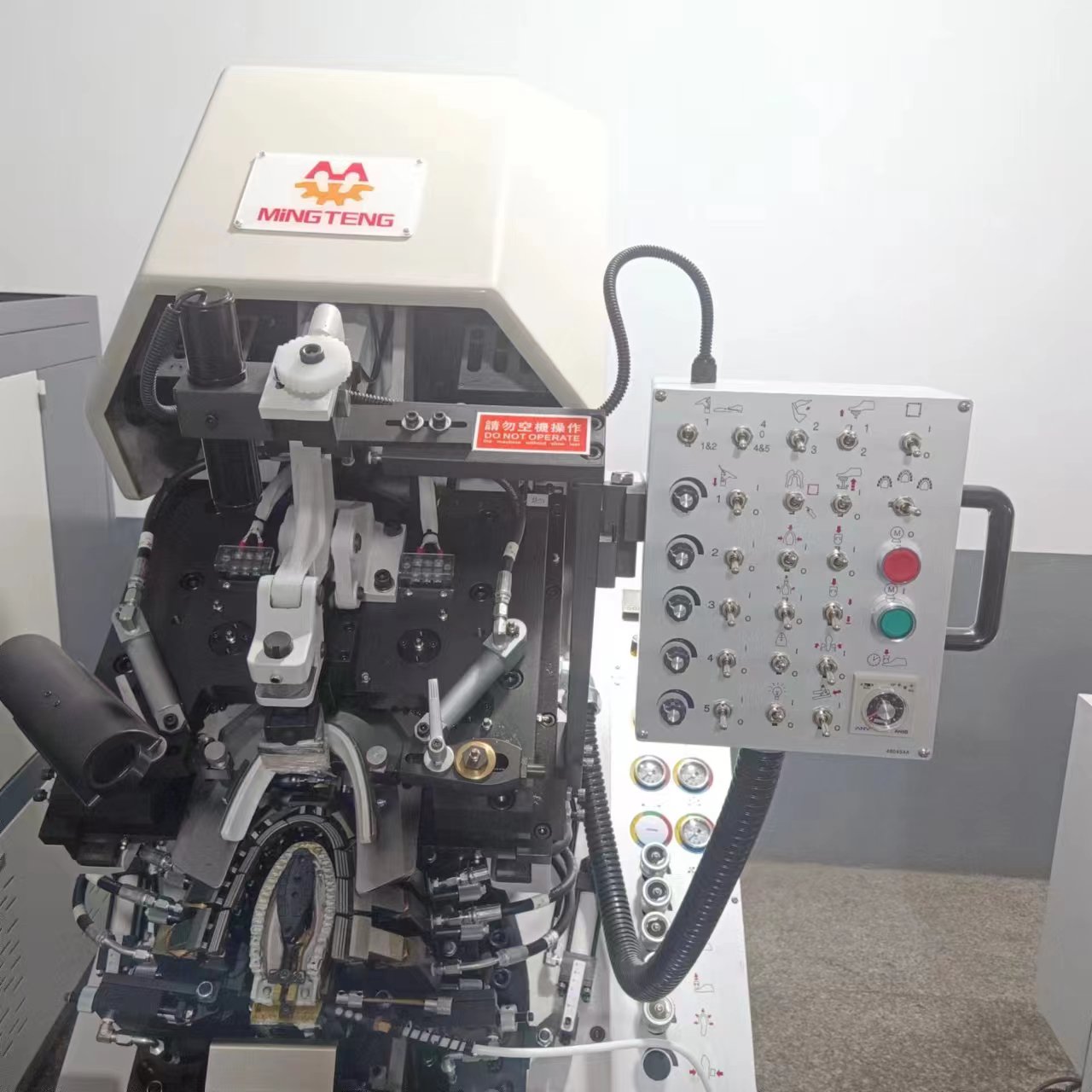 MT-N737MA 9 Pincer Hydraulic Fully Automatic Computerized Shoemaking Cementing Shoe Toe Lasting Machine 6