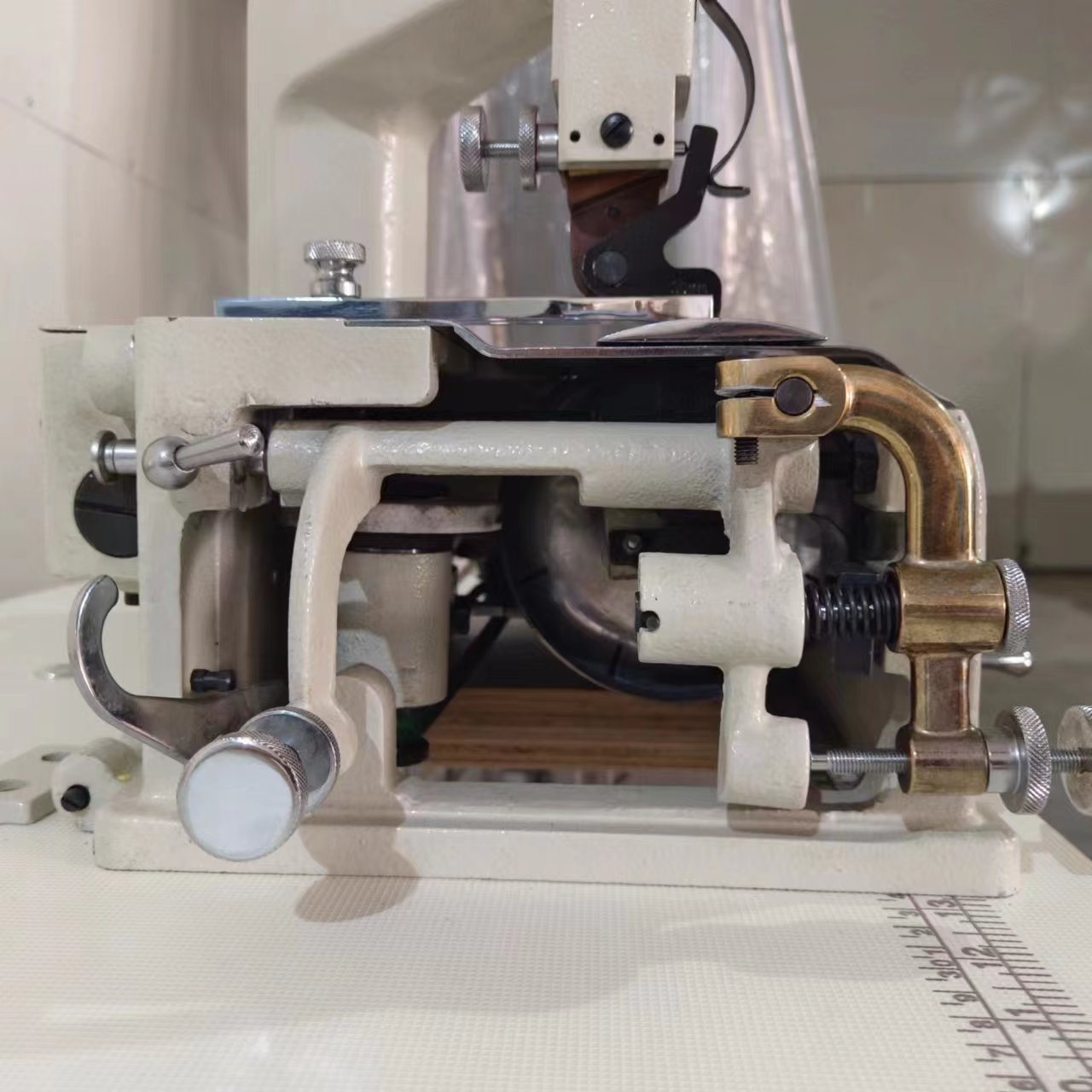 Machine à coudre de chaussures de Machine à coudre de cuir entièrement automatique de MT-801 7