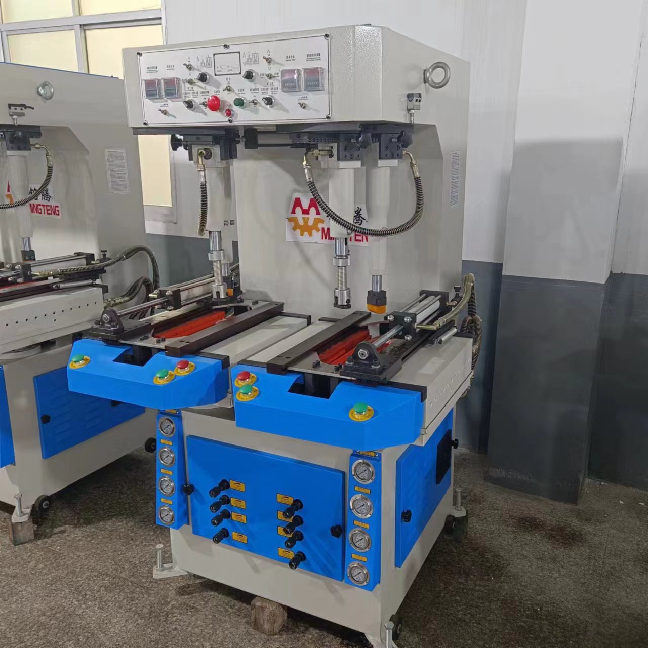 Máquina de prensado hidráulica de alta velocidad para fijación de suelas de zapatos, MT-817B, dos estaciones 4