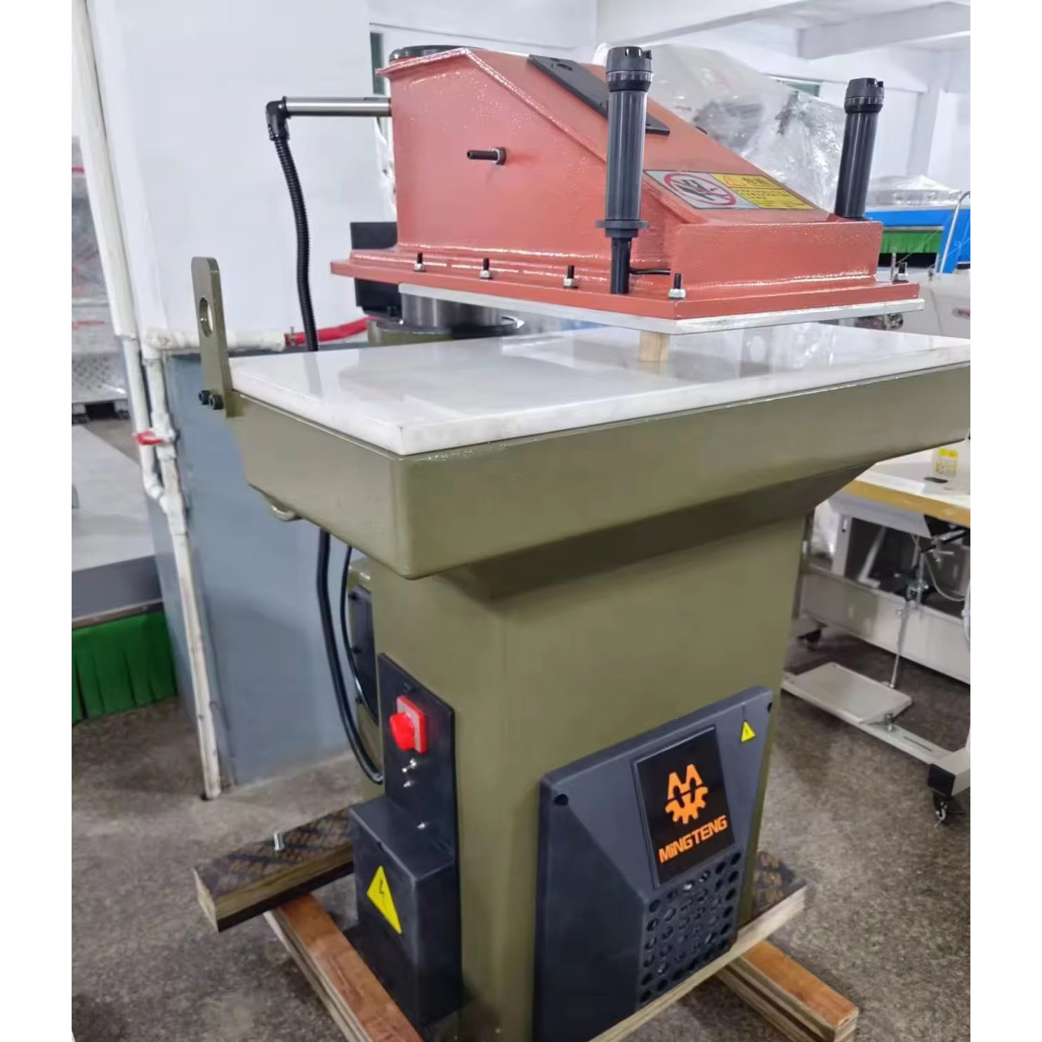 MT-922 Máquina troqueladora hidráulica automática con brazo oscilante de 22 toneladas 1