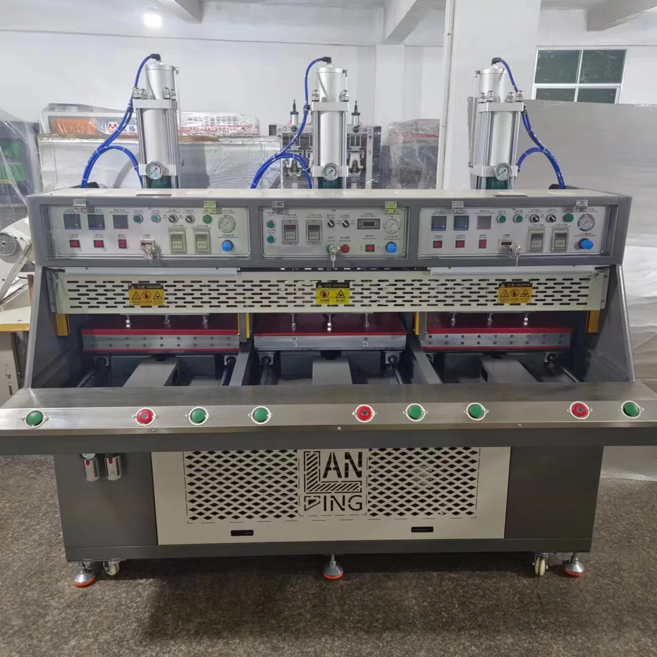 MT-997 Mesa deslizante automática de tres estaciones, máquina de estampado tres en uno, dos calor y uno en frío 1