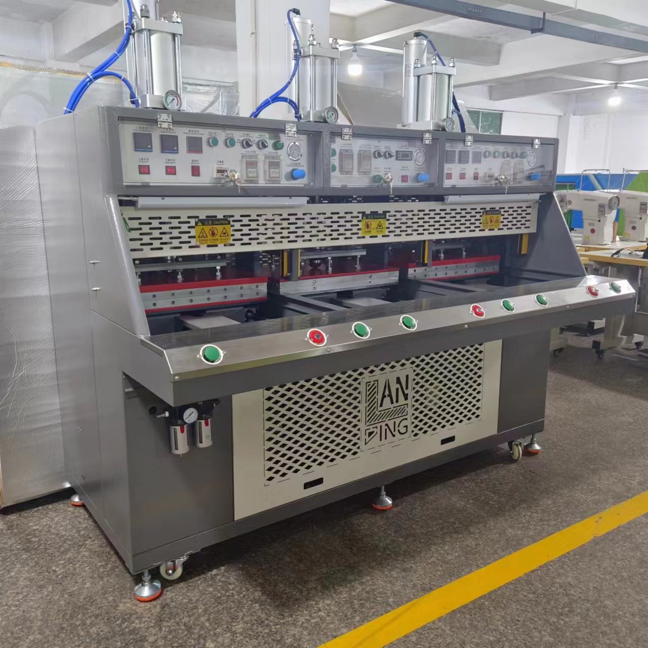MT-997 Mesa deslizante automática de tres estaciones, máquina de estampado tres en uno, dos calor y uno en frío 4