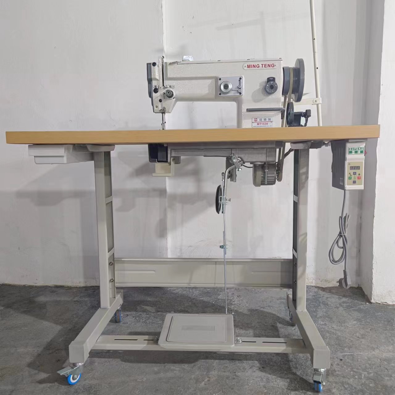 Machine à coudre industrielle en zigzag à grande vitesse MT-1530, grand crochet 5