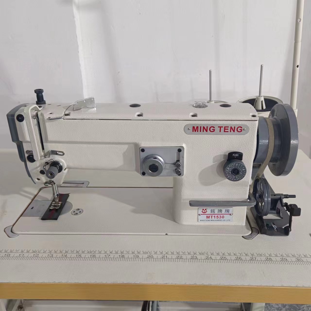 Machine à coudre industrielle en zigzag à grande vitesse MT-1530, grand crochet 6