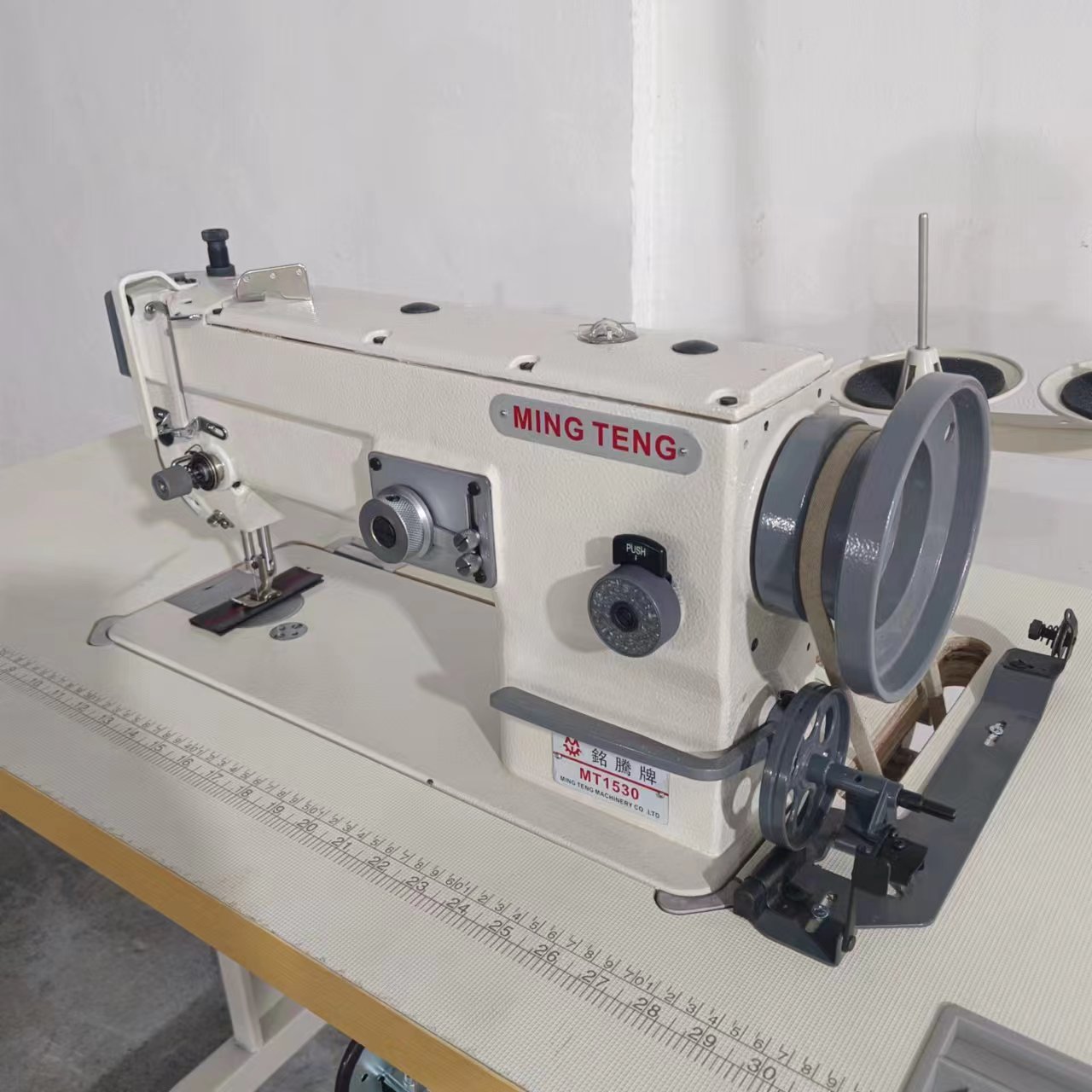 Machine à coudre industrielle en zigzag à grande vitesse MT-1530, grand crochet 7
