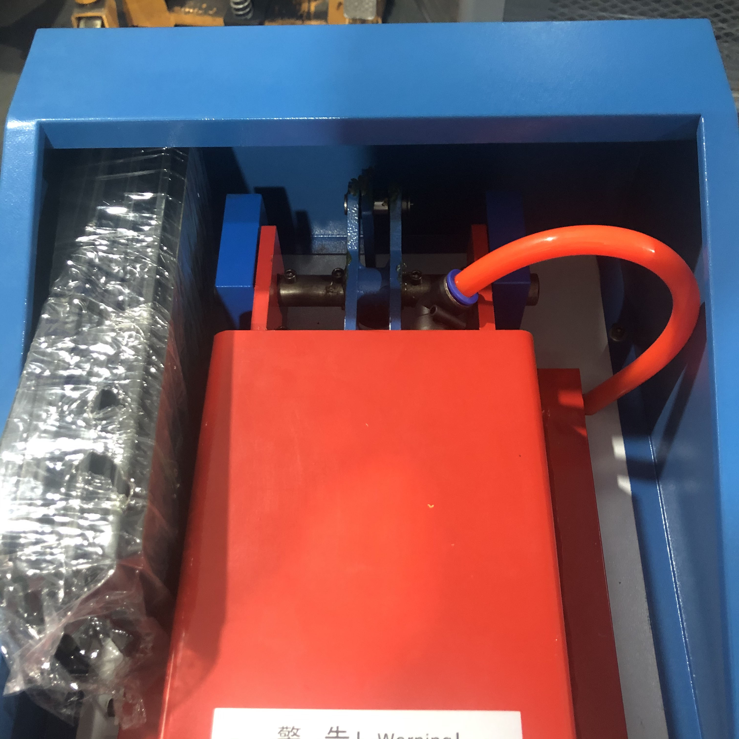MT-2005 آلة ضغط النعل الهوائية ذات الغطاء الأوتوماتيكي برأس واحد 6