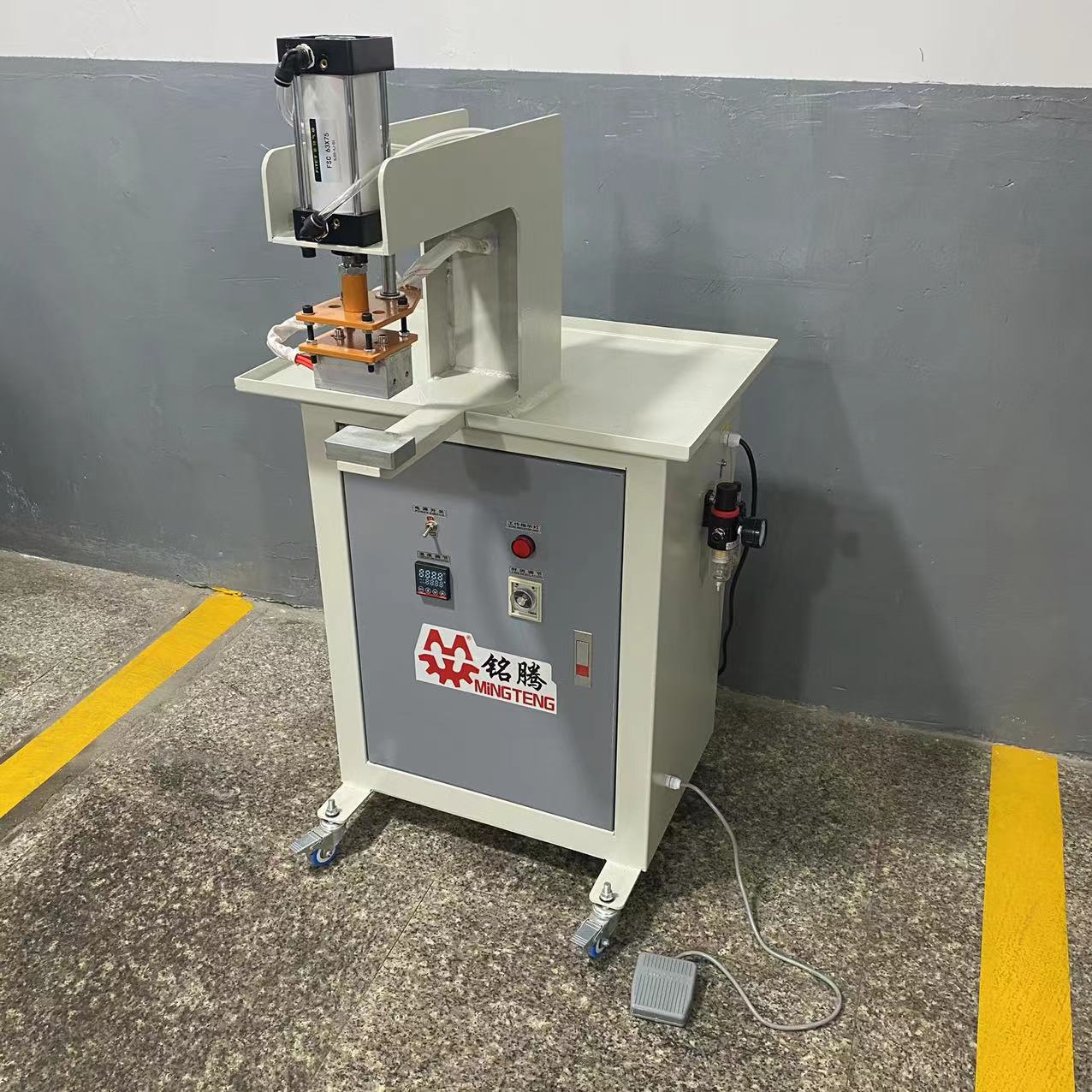 MT-637 Automatic Single Station Machine Trademark Printing Machine 4
