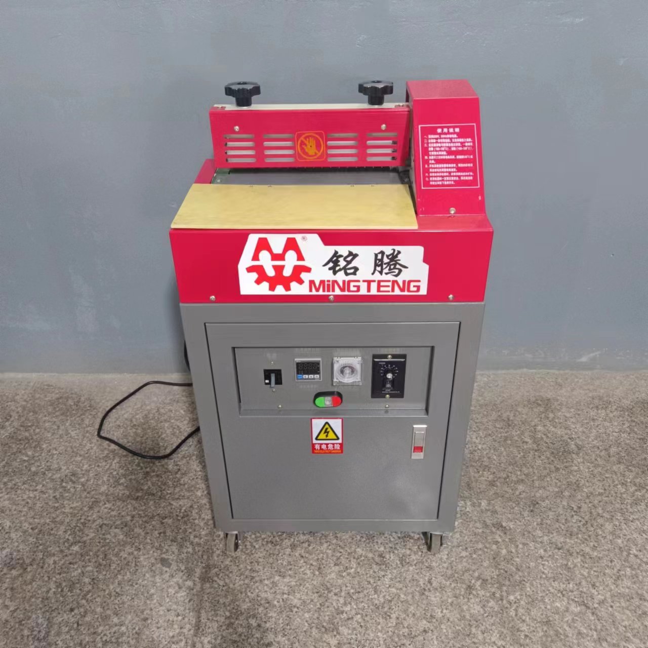MT-203C آلة لصق نعل الأحذية شبه الأوتوماتيكية من نوع صمغ يذوب بالحرارة آلة لصق الجلود 4