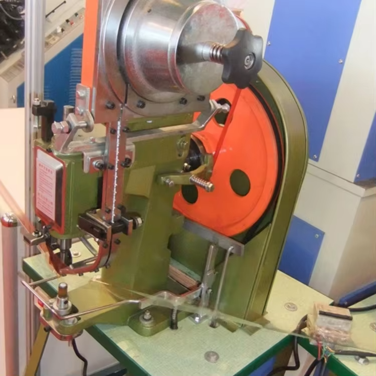 Machine à œillets semi-automatique de forme ovale MT-162 4