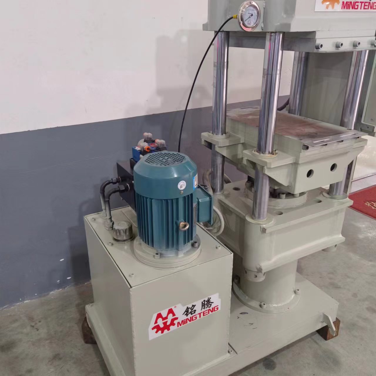 MT-317 مكبس مطاطي عالي الأداء مبركن مسطح/آلة الفلكنة الأوتوماتيكية/آلة صنع ملصقات الشعار من السيليكون 7