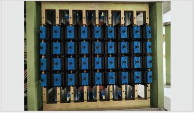 MT-C8/45/384 ماكينة تصنيع حزام مرن عالي السرعة ماكينة نسيج بإبرة تلوح في الأفق ماكينة جاكار محوسبة 8